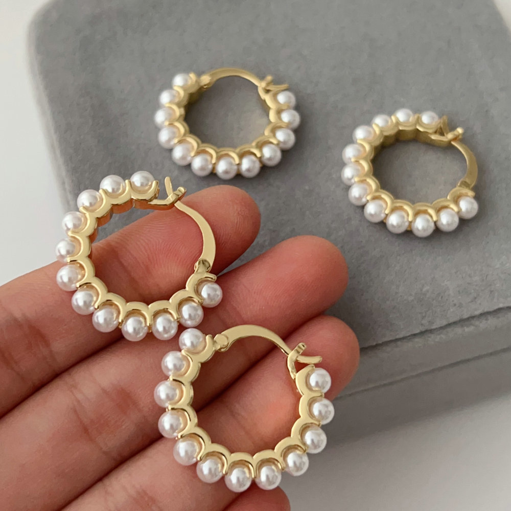 Simple pearl hoop