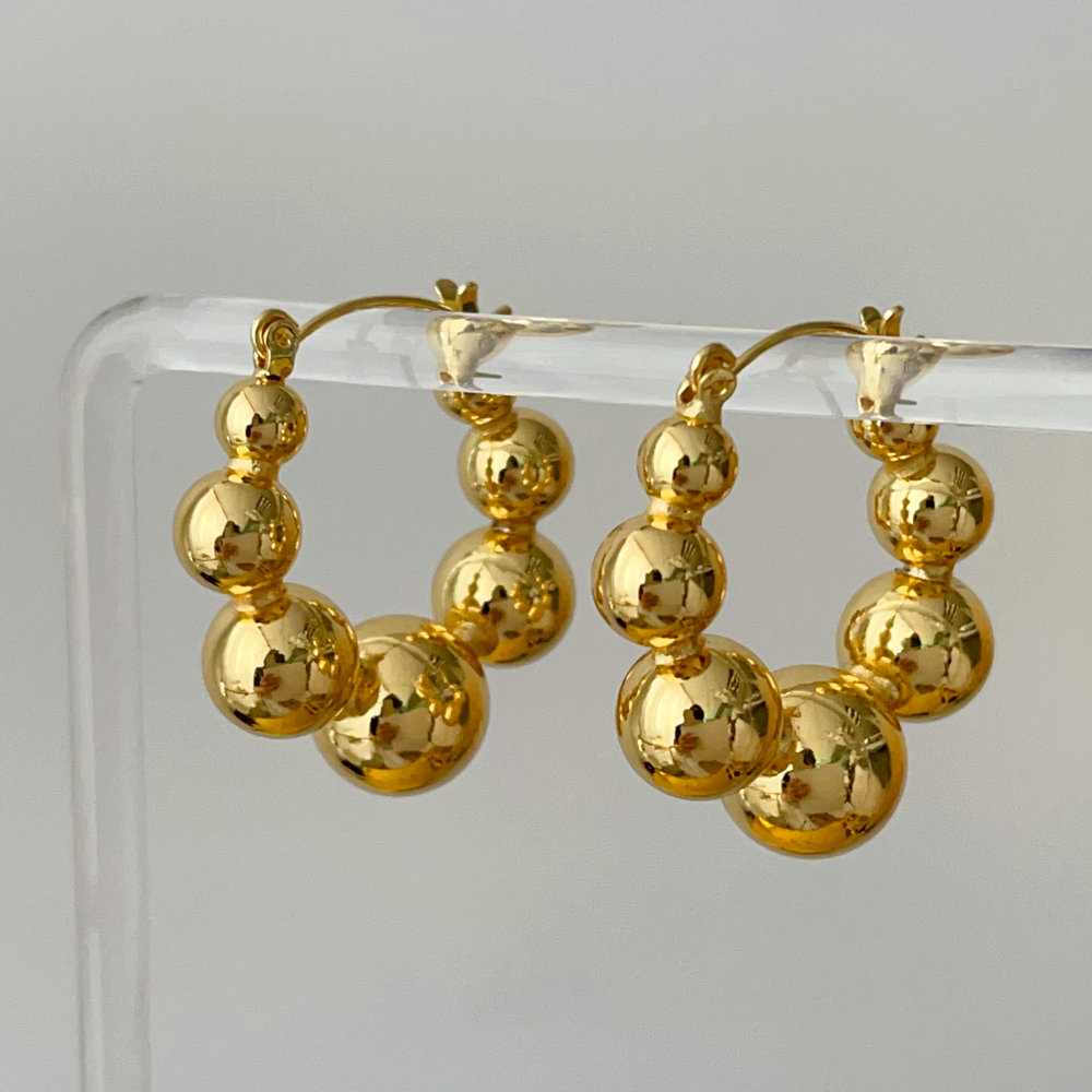Gold ball hoop
