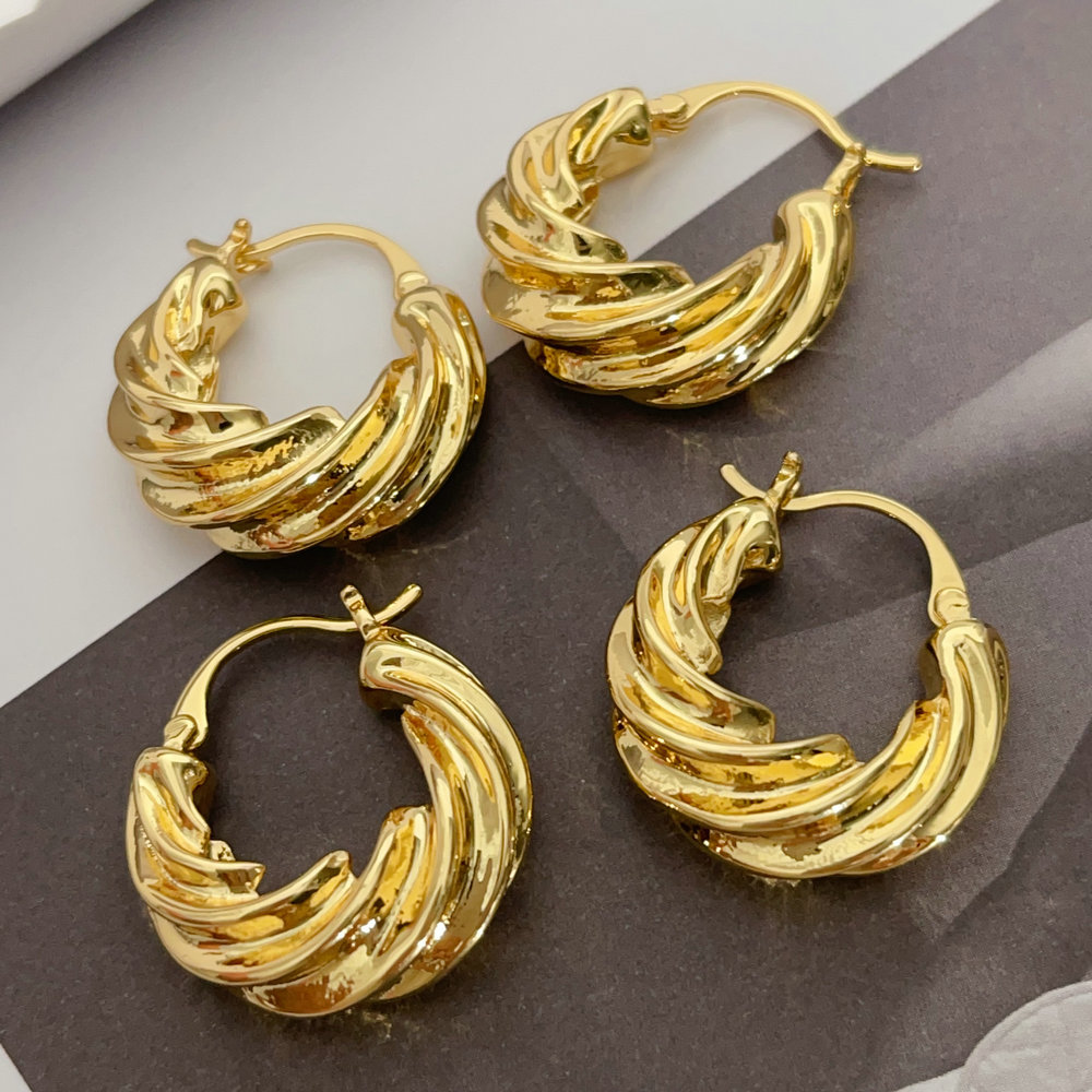 Metal twist hoop
