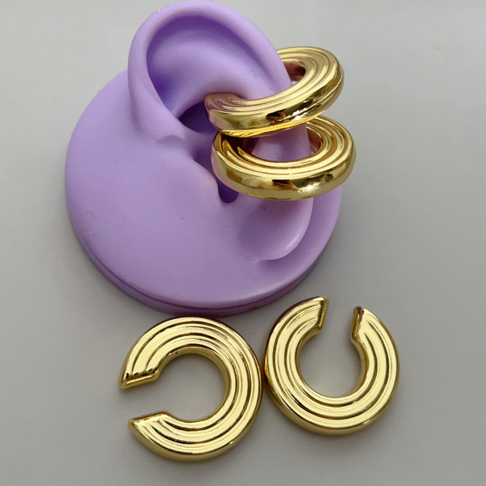 Metal chunky ear