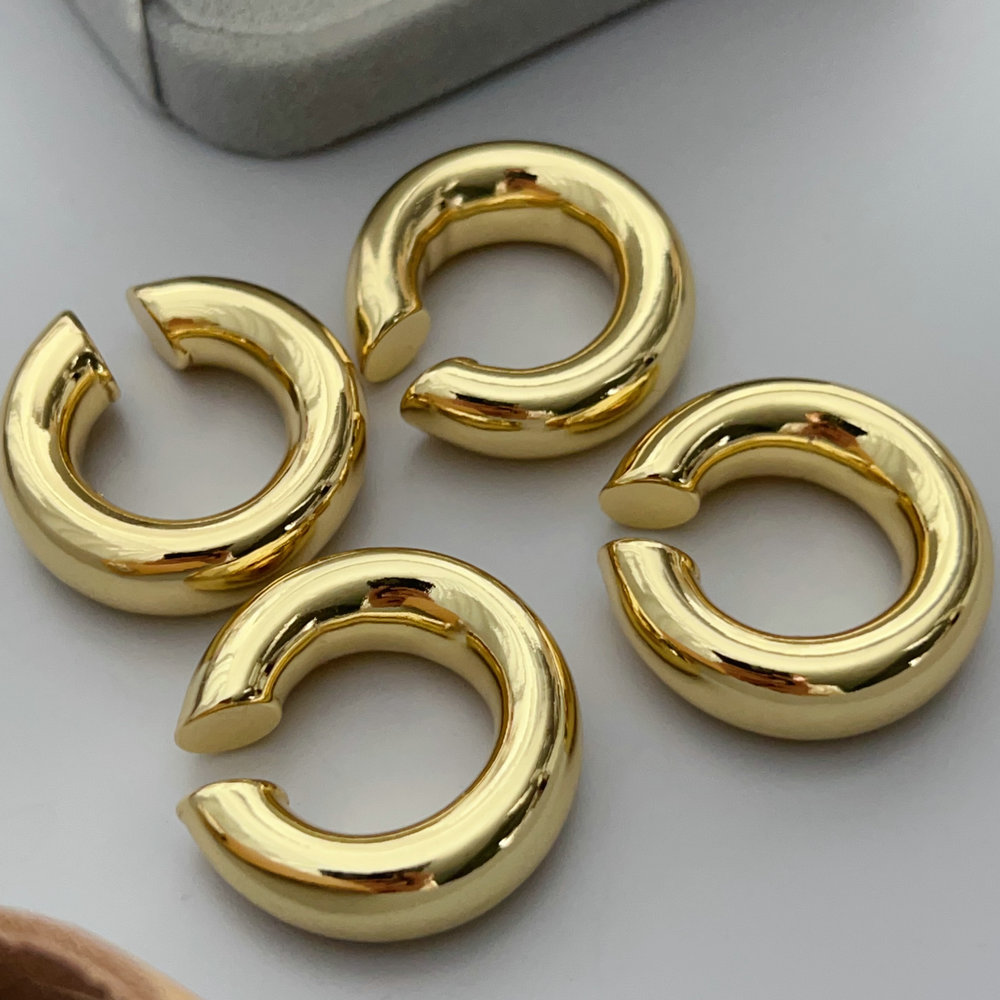 Metal chunky ear cuff