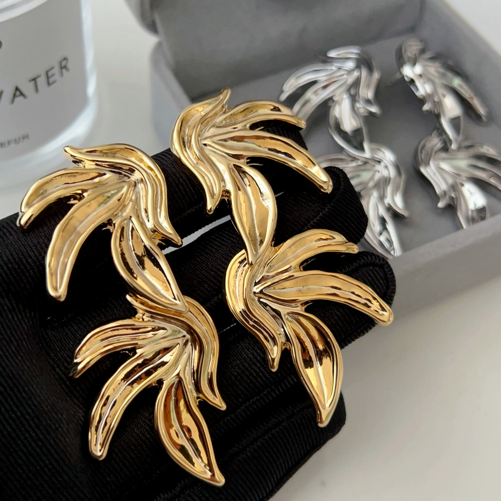 Metal flower earrings