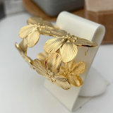 Chunky flower hoop
