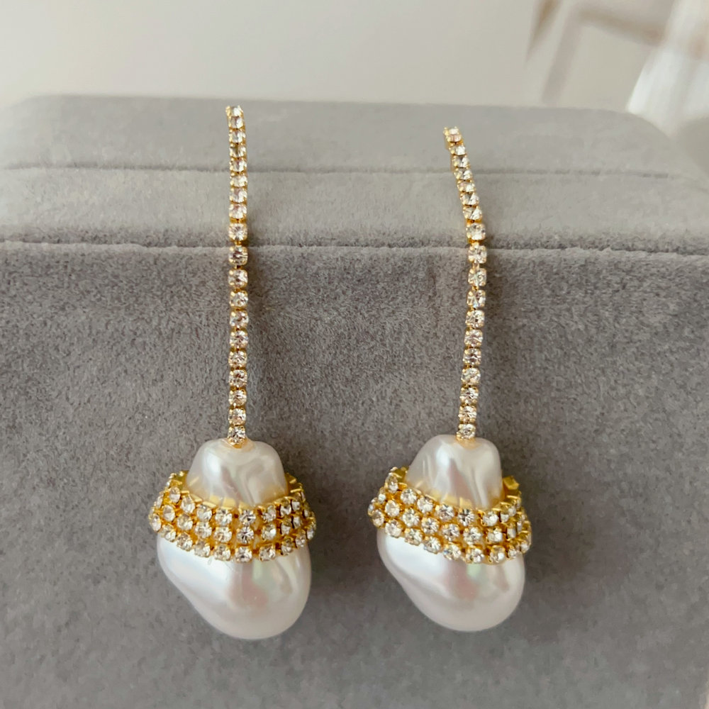 Glass pearl long earrings