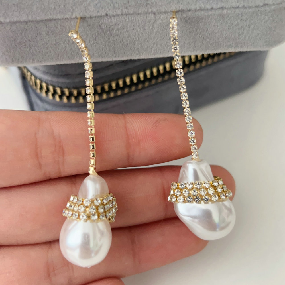Glass pearl long earrings