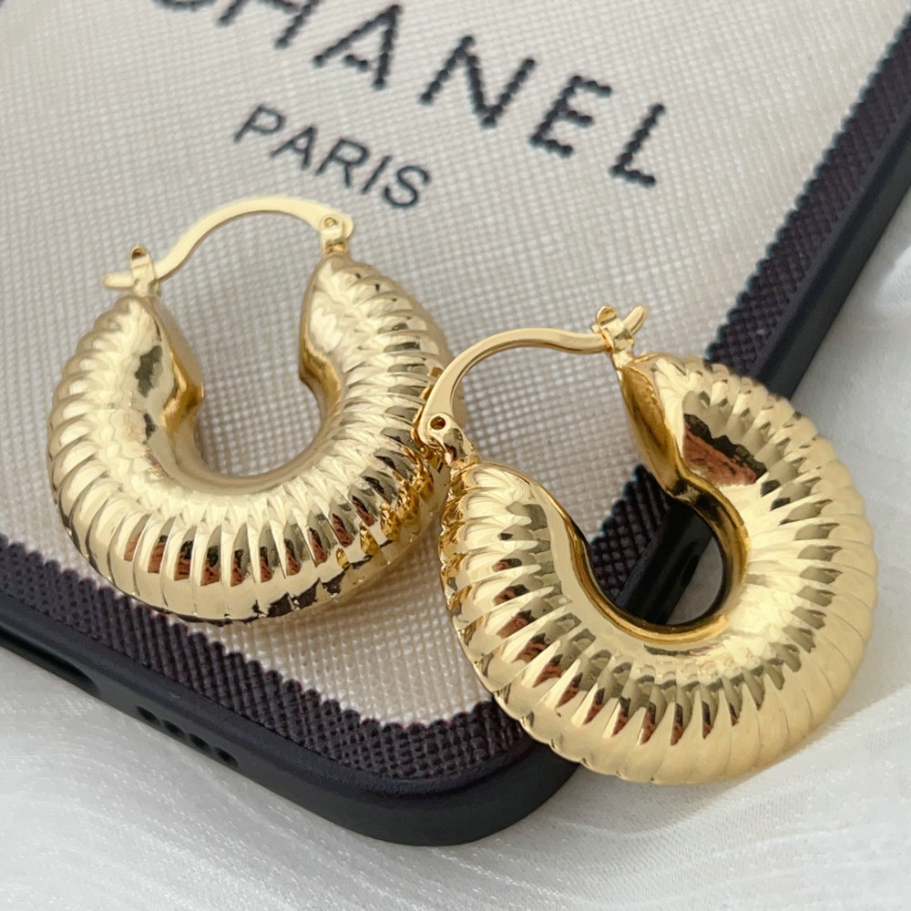 Metal chunky hoop