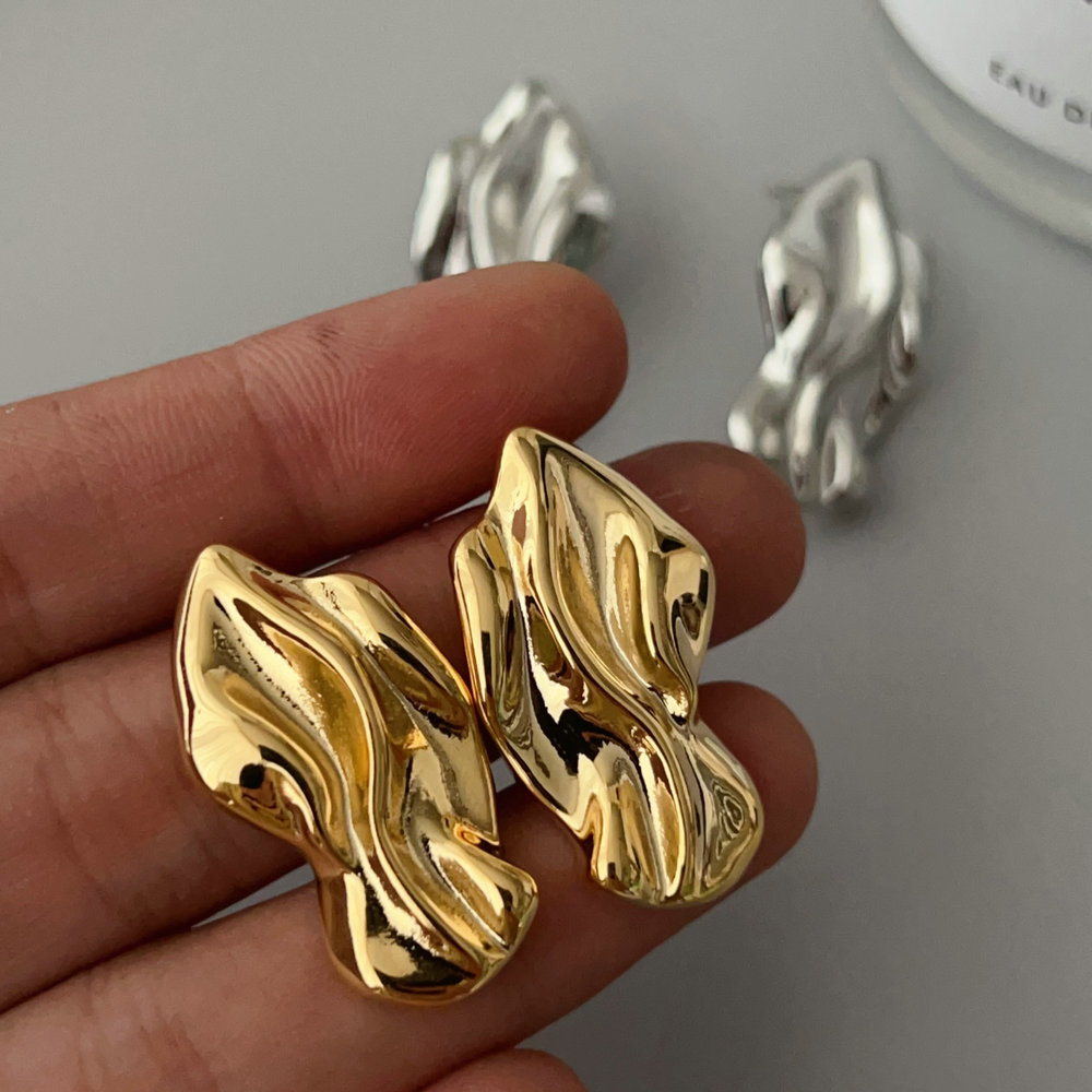 Metal gold earrings