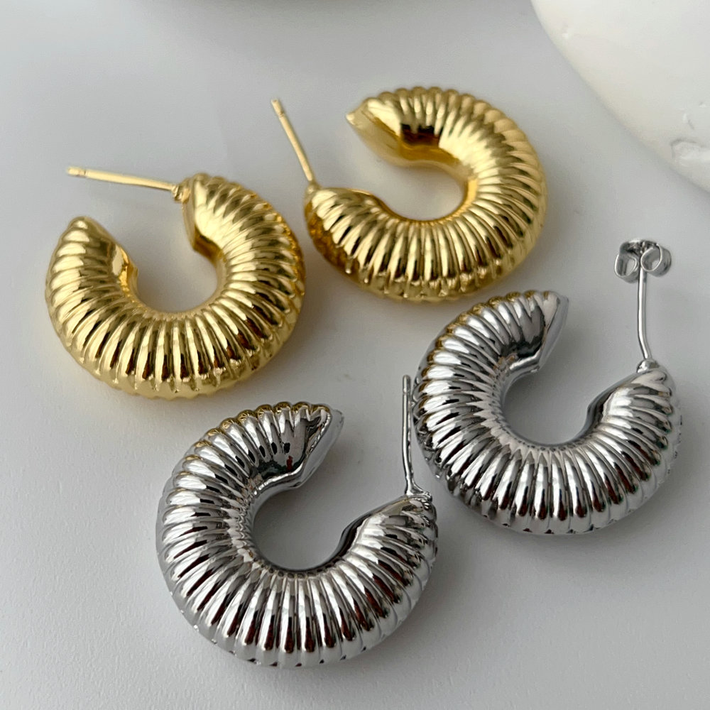 Chunky metal hoop