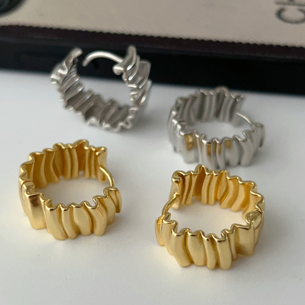 Pleated earrings