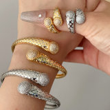 Fashon cuff with ring