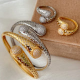 Fashon cuff with ring
