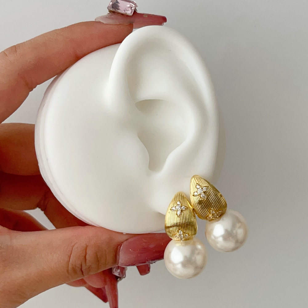Round pearl drop earrings