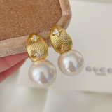 Round pearl drop earrings
