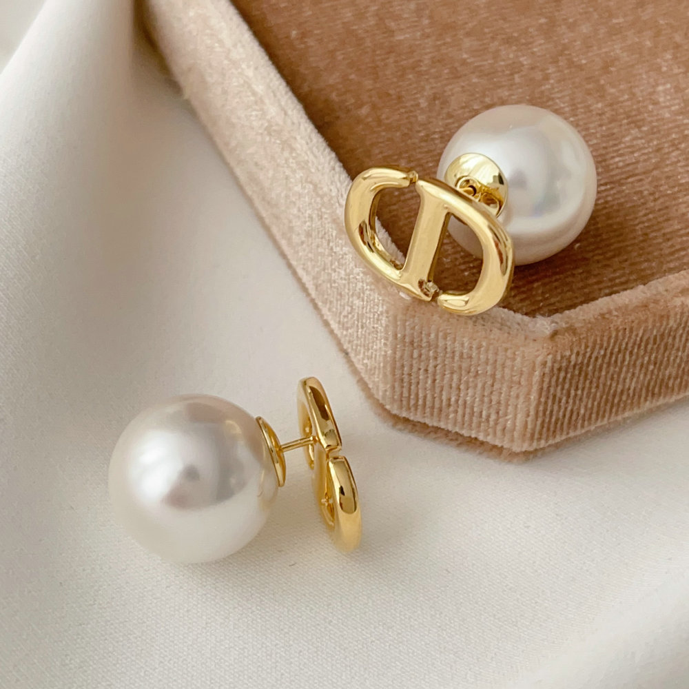 CD pearl earrings