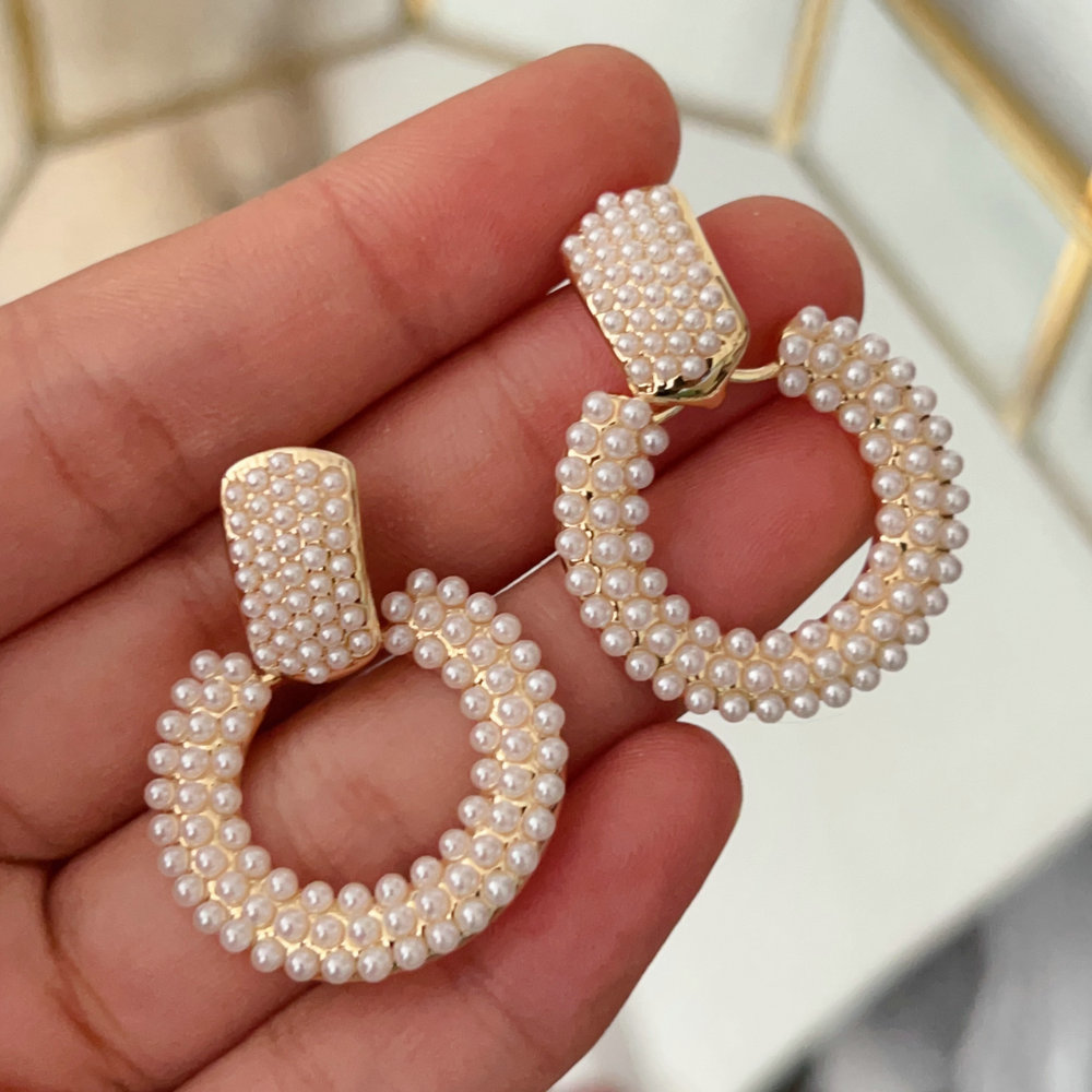 Round pearl earrings