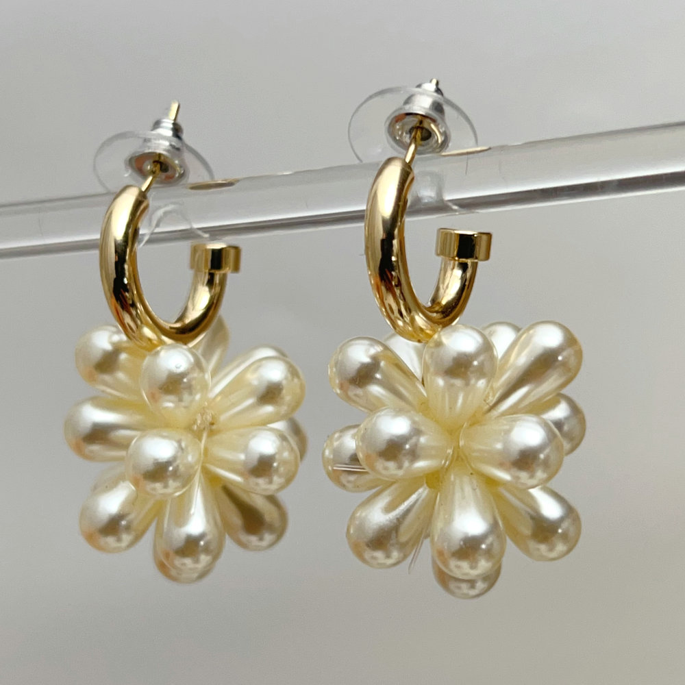 Glass pearl flower earrings