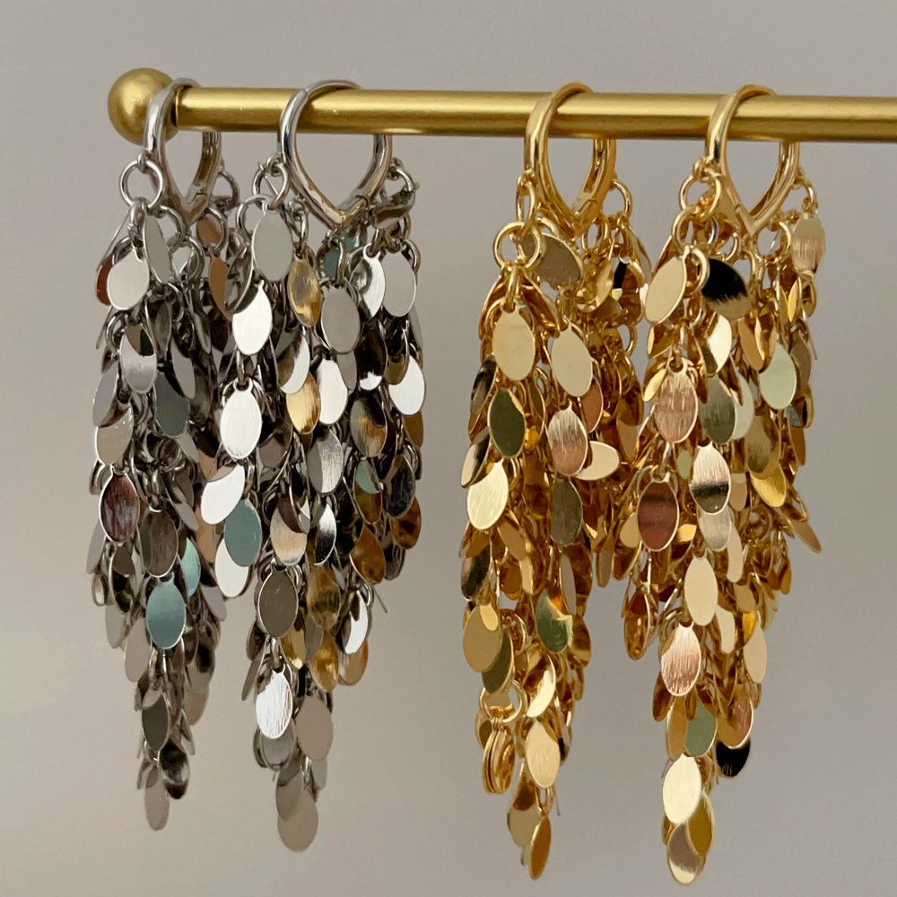 Leaf charm tassel earrings
