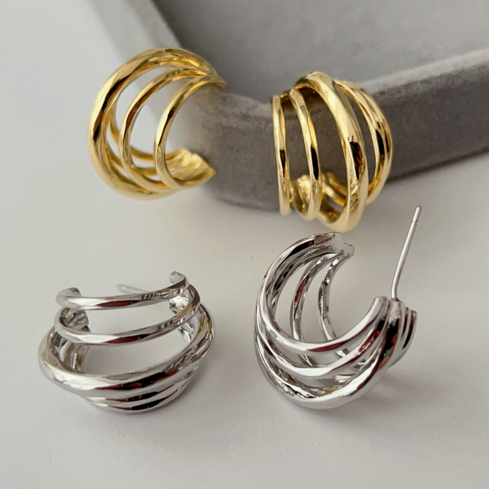 Fashion metal fan earrings
