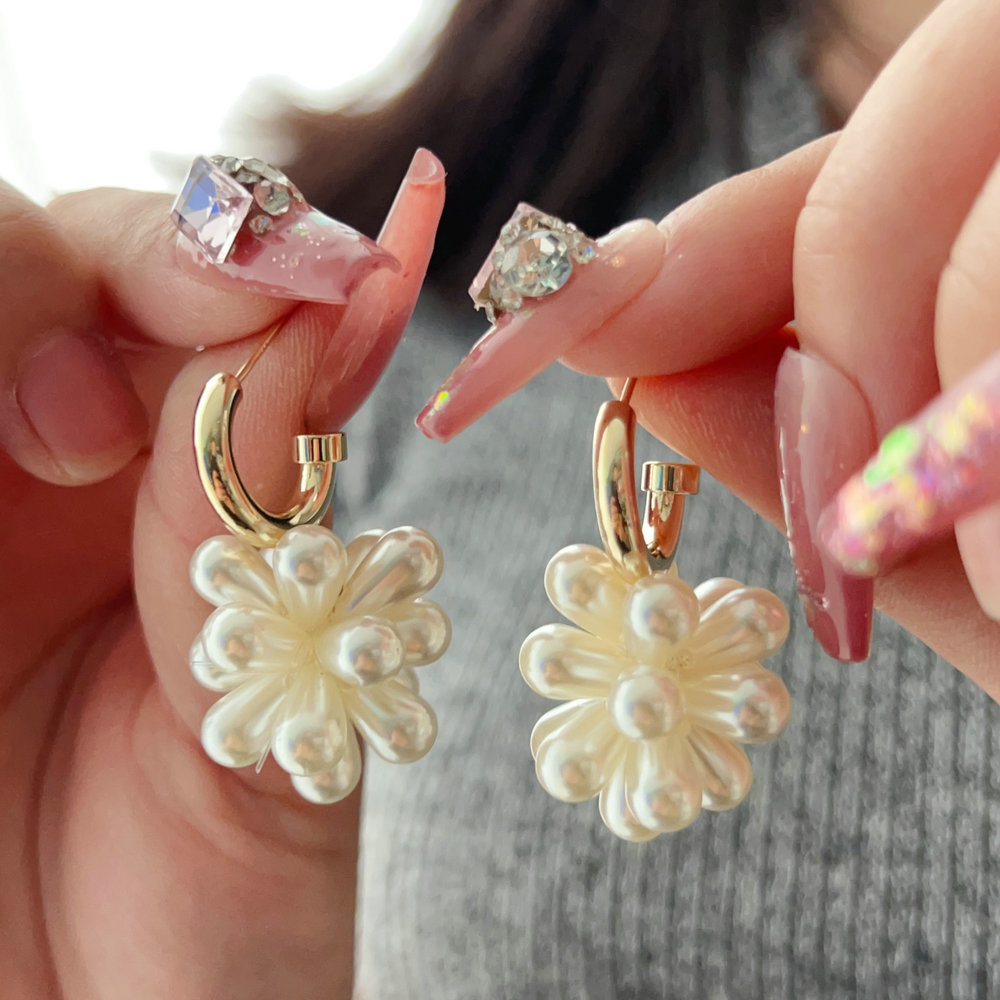 Glass pearl flower earrings