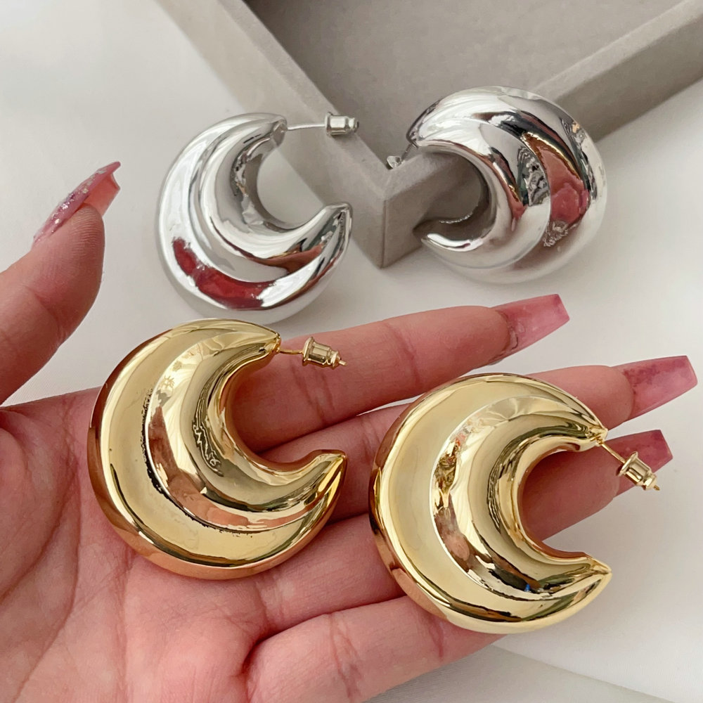 Metal chunky moon earrings