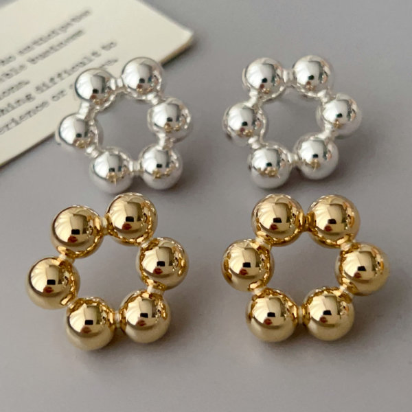 Flower bead earrings