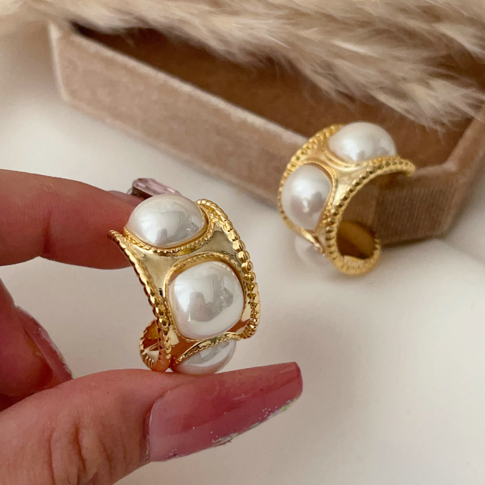 Square pearl hoop