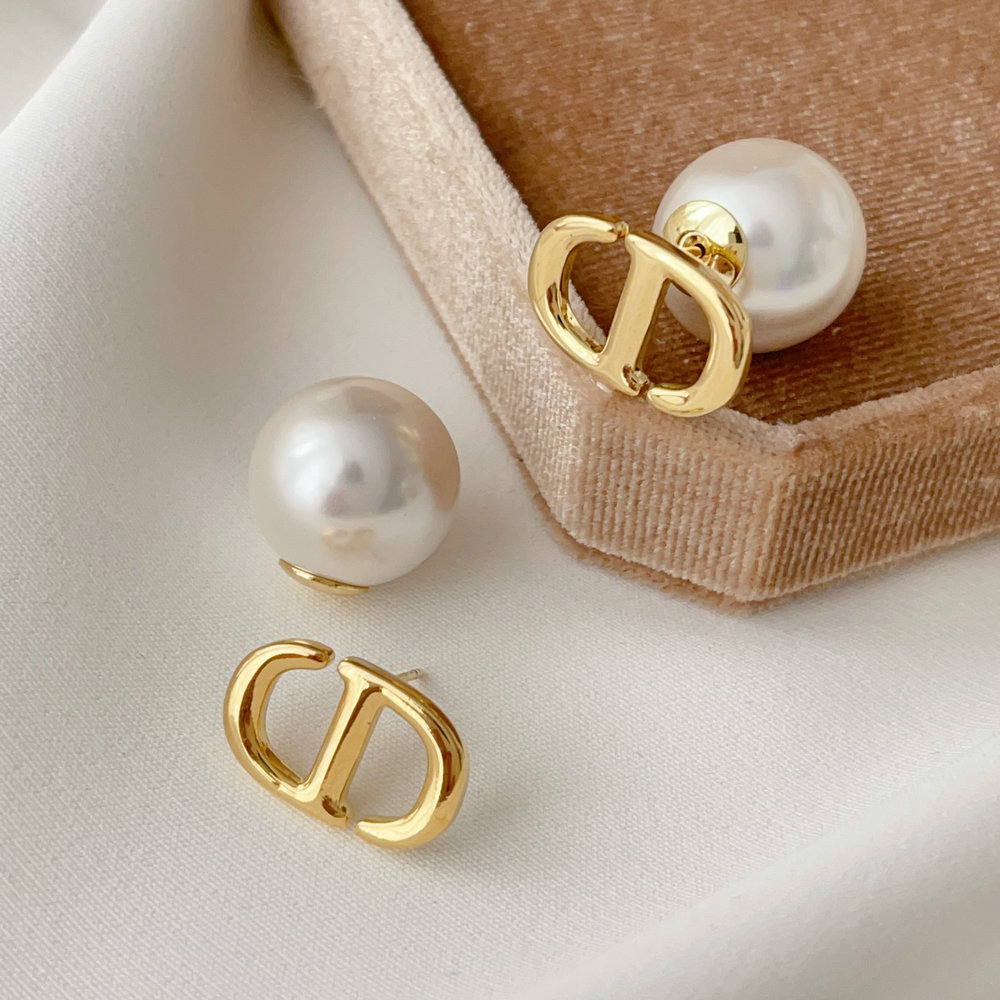 CD pearl earrings