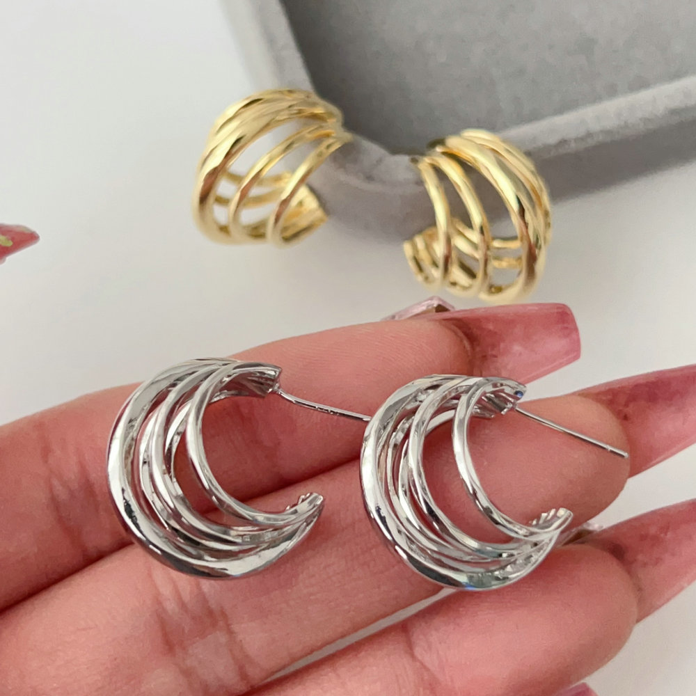 Fashion metal fan earrings