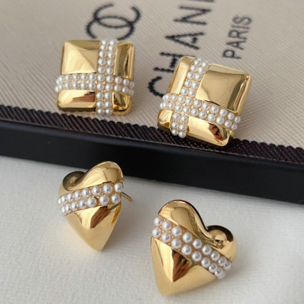 Heart square pearl earrings