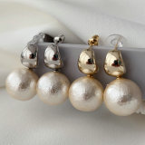 Cotton pearl pendant earrings