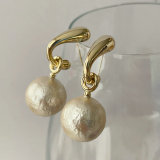 Cotton pearl pendant earrings