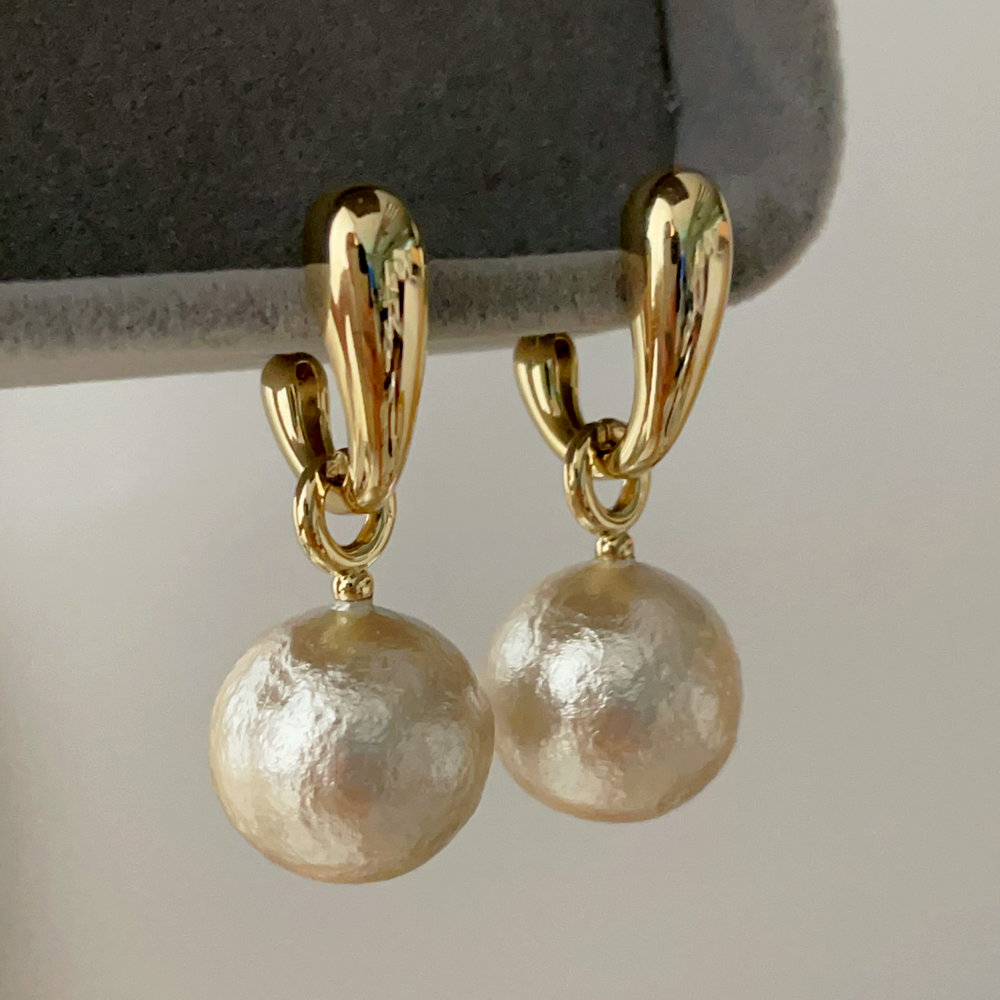 Cotton pearl pendant earrings
