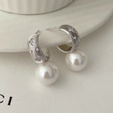 Pearl drop earrings