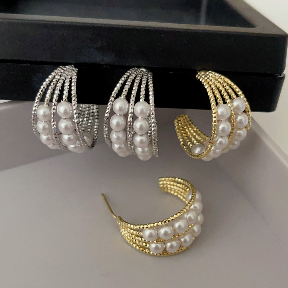Fan pearl earrings