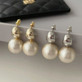 Cotton pearl pendant earrings