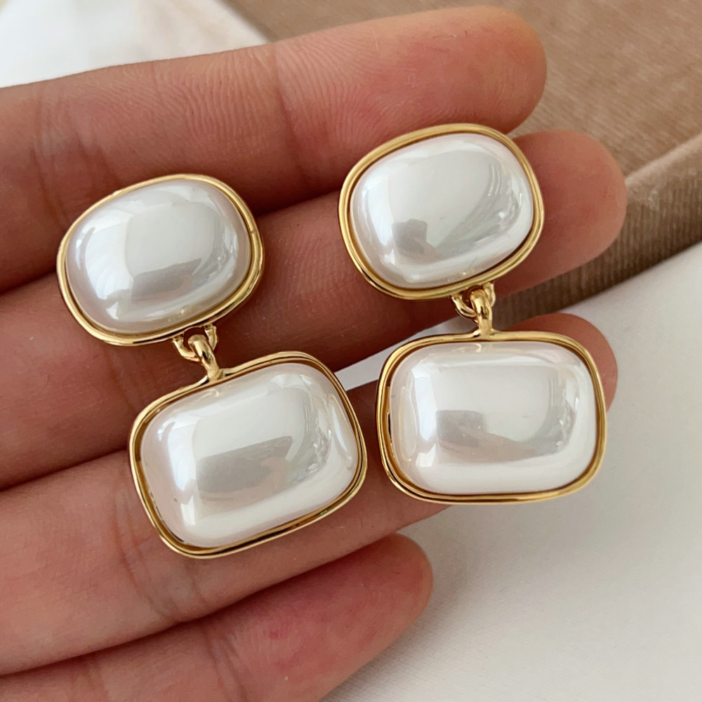 Square pearl earrings