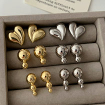 Heart gold heart ball earrings