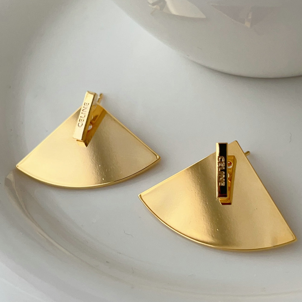 Fan-shaped earrings