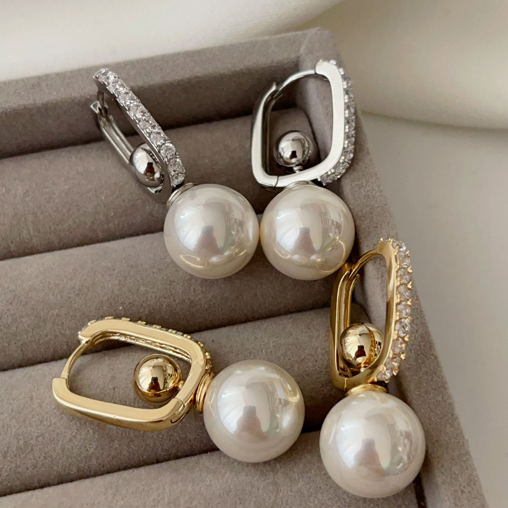 Square pearl earrings