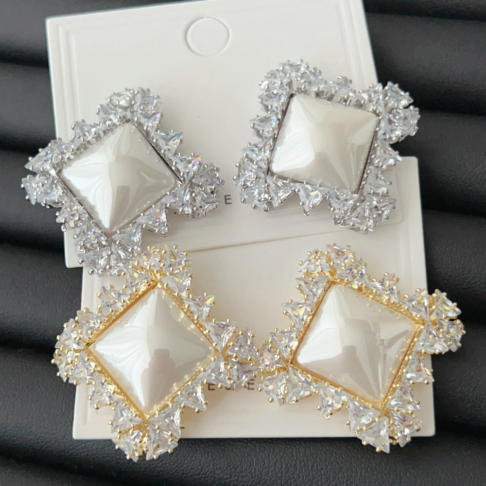 Square pearl earrings