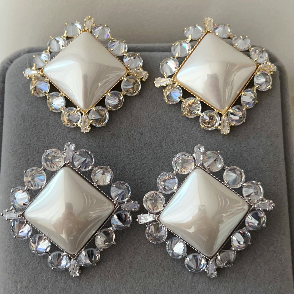 Square pearl earrings