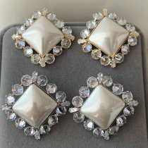 Square pearl earrings