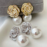 Flower pearl earrings