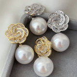 Flower pearl earrings