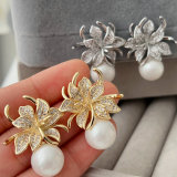 Flower pearl earrings