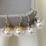 Flower pearl earrings
