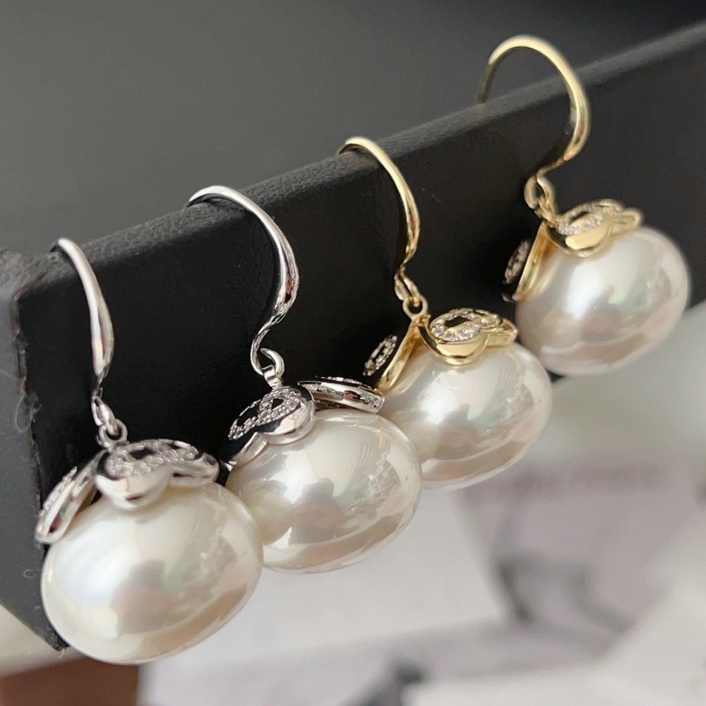 Flower pearl earrings