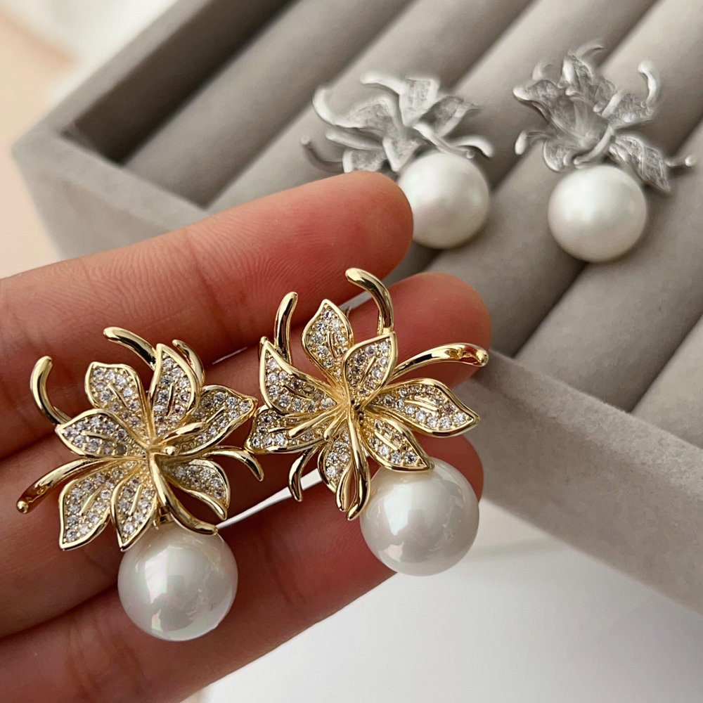Flower pearl earrings