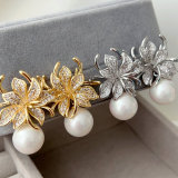 Flower pearl earrings
