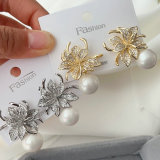 Flower pearl earrings